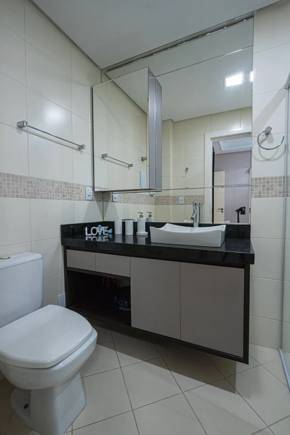 Apartamento para venda no bairro Meia Praia em Itapema