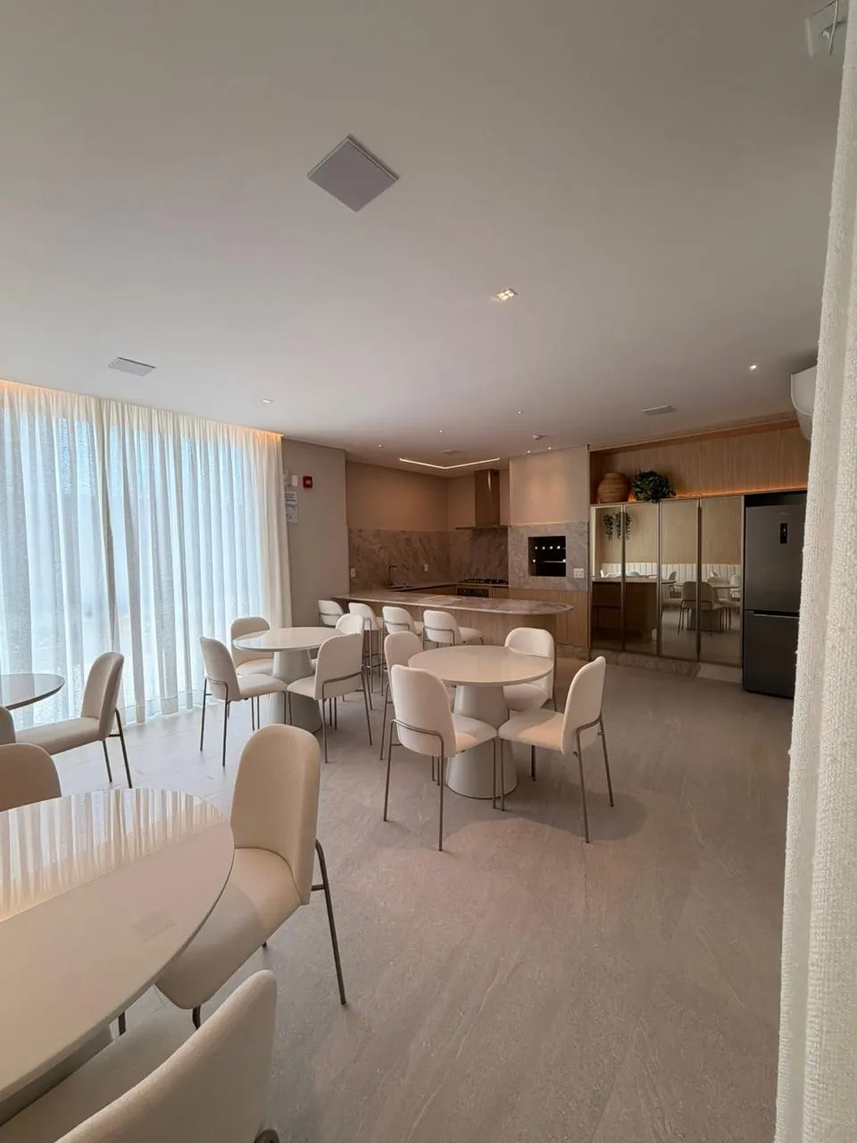 Apartamento para venda no bairro Meia Praia em Itapema