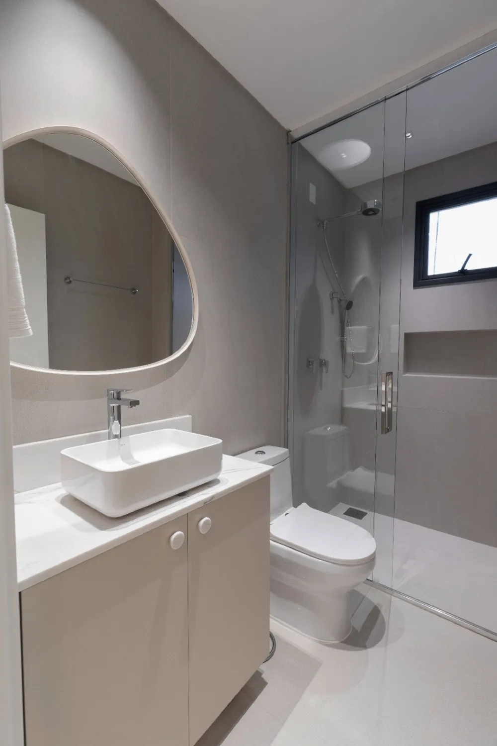 Apartamento para venda no bairro Meia Praia em Itapema