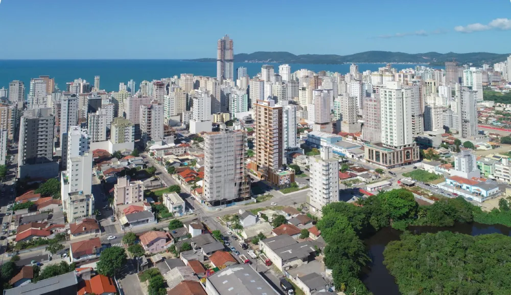 Apartamento para venda no bairro Meia Praia em Itapema