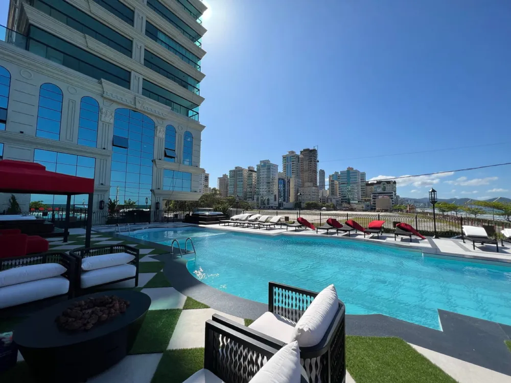 Apartamento para reserva no bairro Meia Praia em Itapema