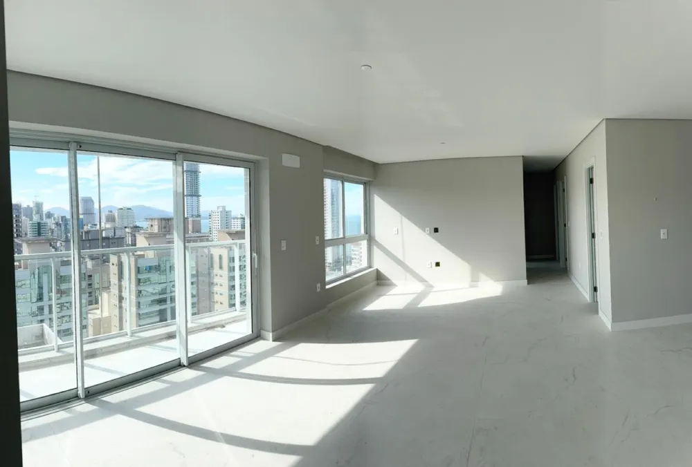 Apartamento para venda no bairro Meia Praia em Itapema