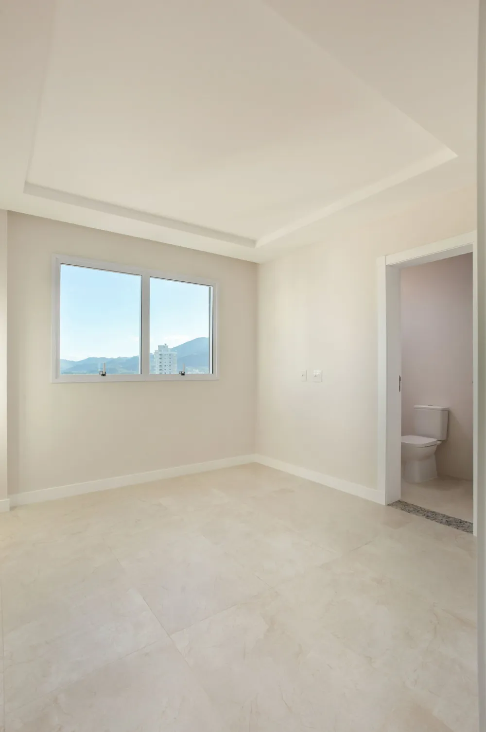 Apartamento para venda no bairro Meia Praia em Itapema
