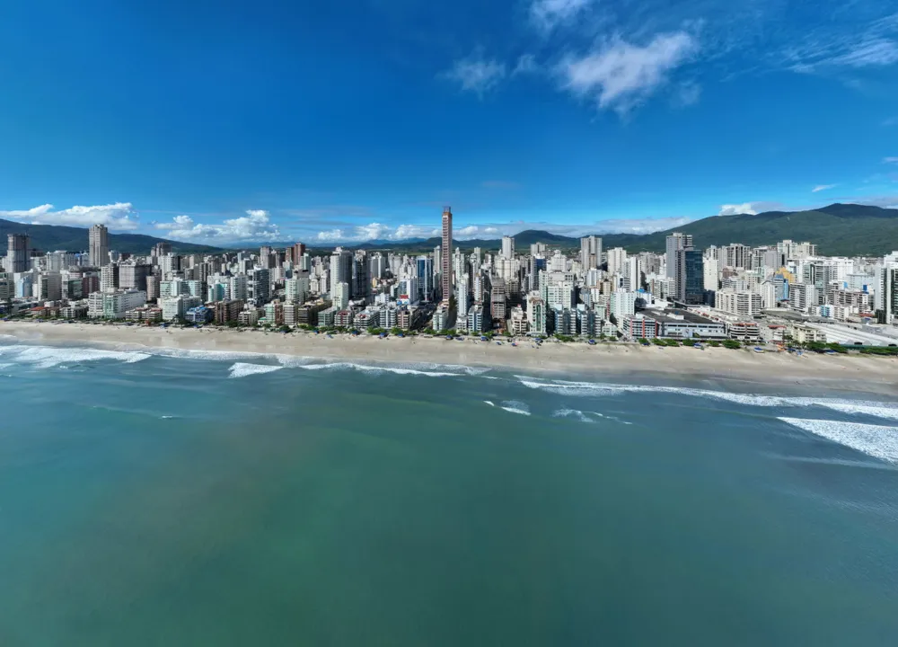Apartamento para venda no bairro Meia Praia em Itapema
