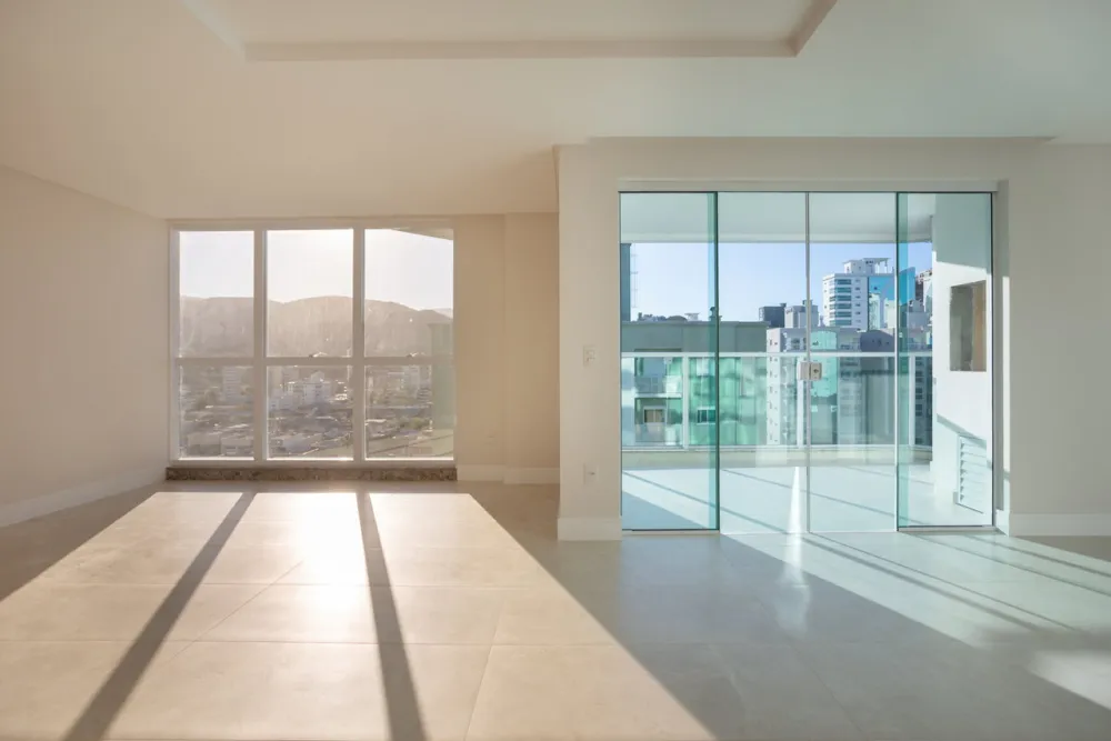 Apartamento para venda no bairro Meia Praia em Itapema