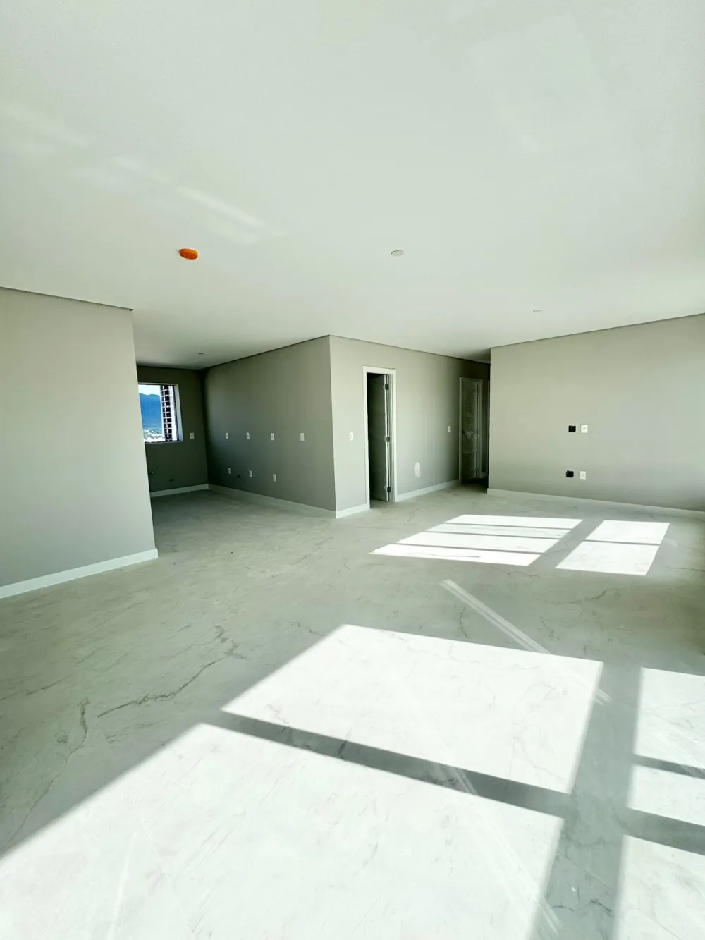 Apartamento para venda no bairro Meia Praia em Itapema