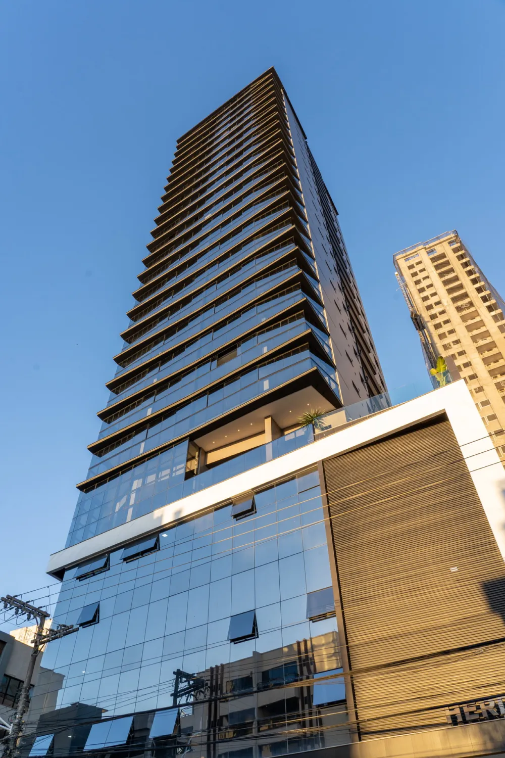 Apartamento para venda no bairro Meia Praia em Itapema