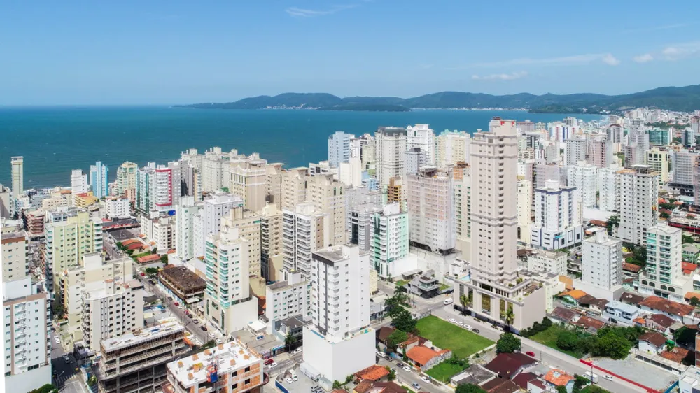Apartamento para venda no bairro Meia Praia em Itapema