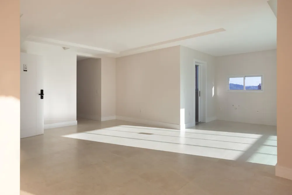 Apartamento para venda no bairro Meia Praia em Itapema