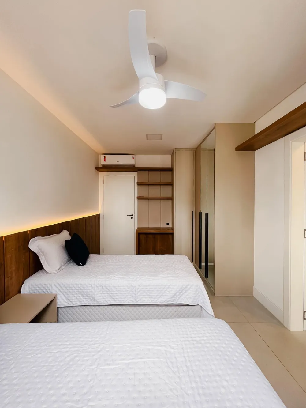 Apartamento para venda no bairro Meia Praia em Itapema