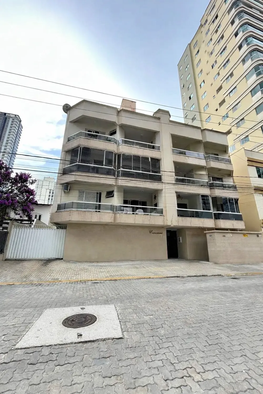 Apartamento para venda no bairro Meia Praia em Itapema
