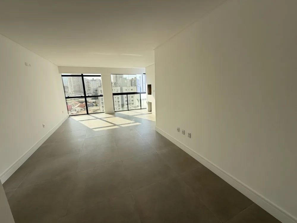 Apartamento para venda no bairro Meia Praia em Itapema