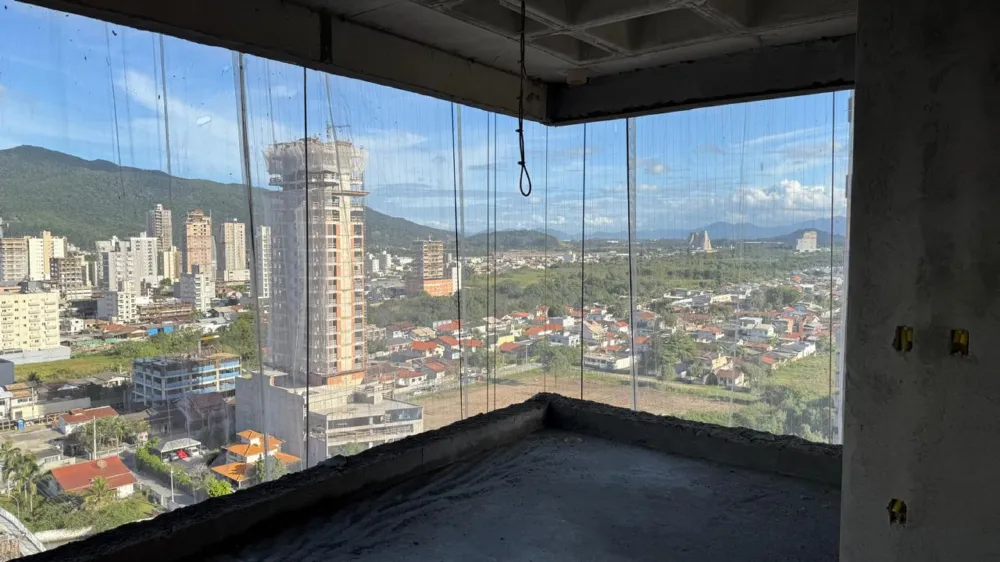 Apartamento para venda no bairro Meia Praia em Itapema