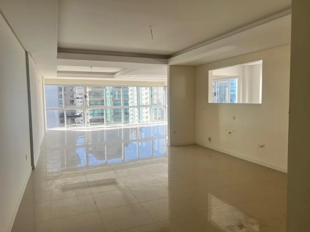 Apartamento para venda no bairro Meia Praia em Itapema