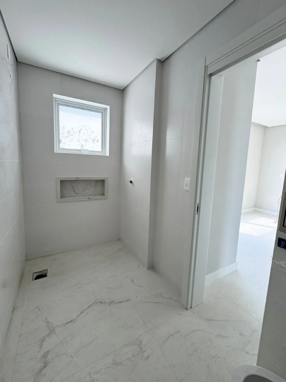 Apartamento para venda no bairro Meia Praia em Itapema