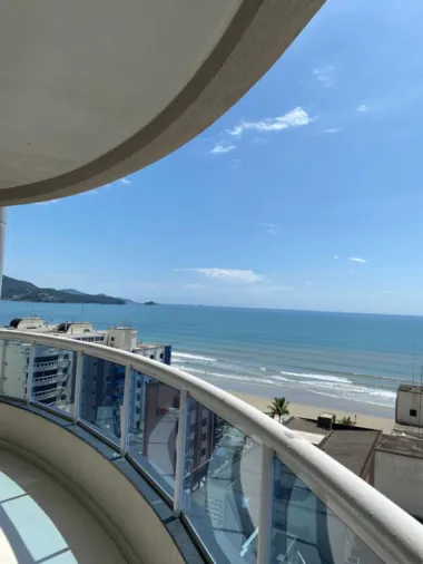 Apartamento para venda no bairro Meia Praia em Itapema