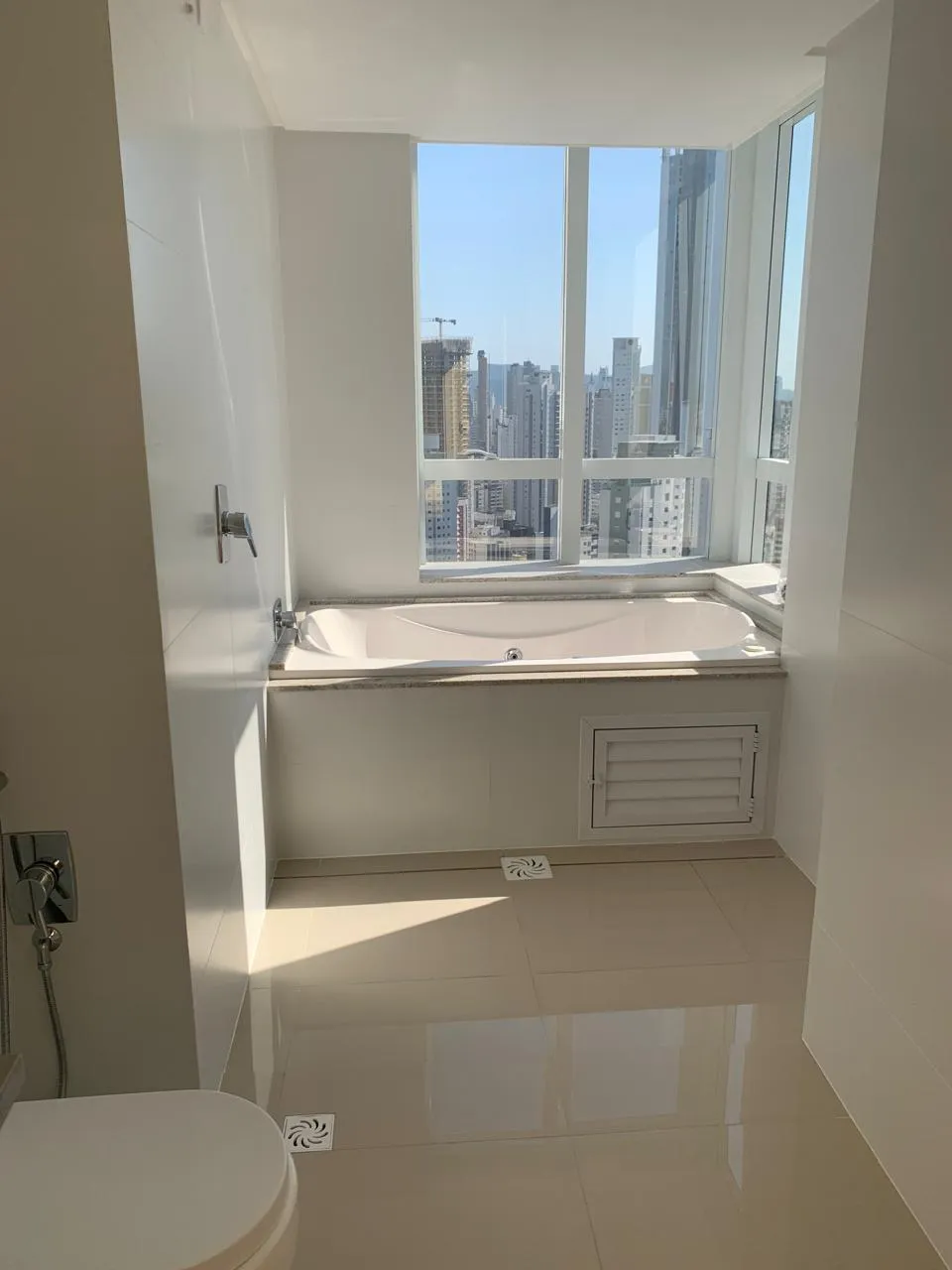 Apartamento para venda no bairro Barra Sul em Balneário Camboriú