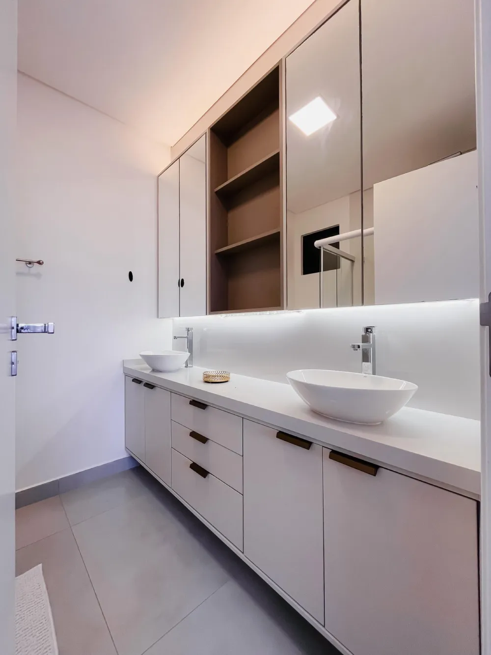 Apartamento para venda no bairro Meia Praia em Itapema