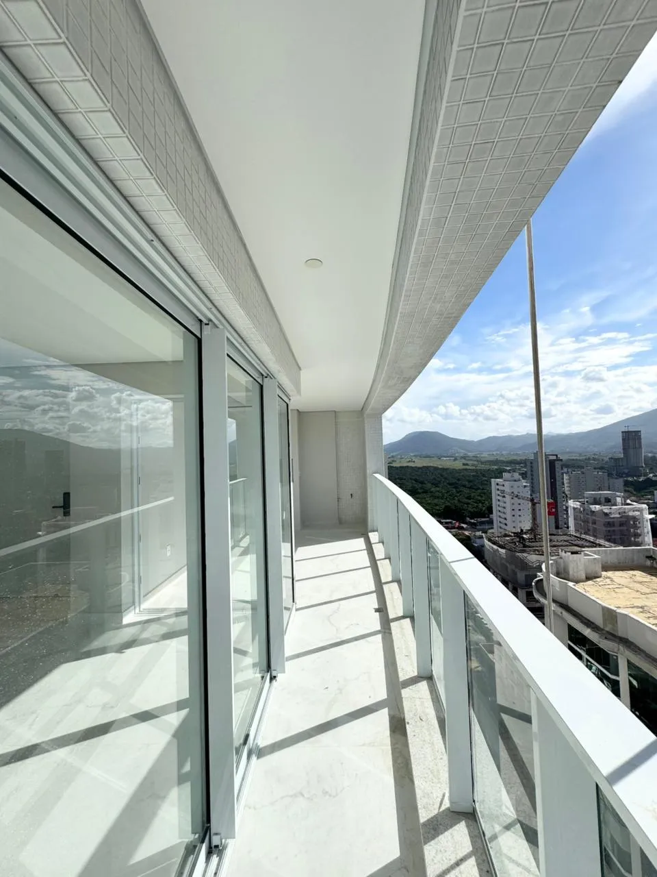 Apartamento para venda no bairro Meia Praia em Itapema