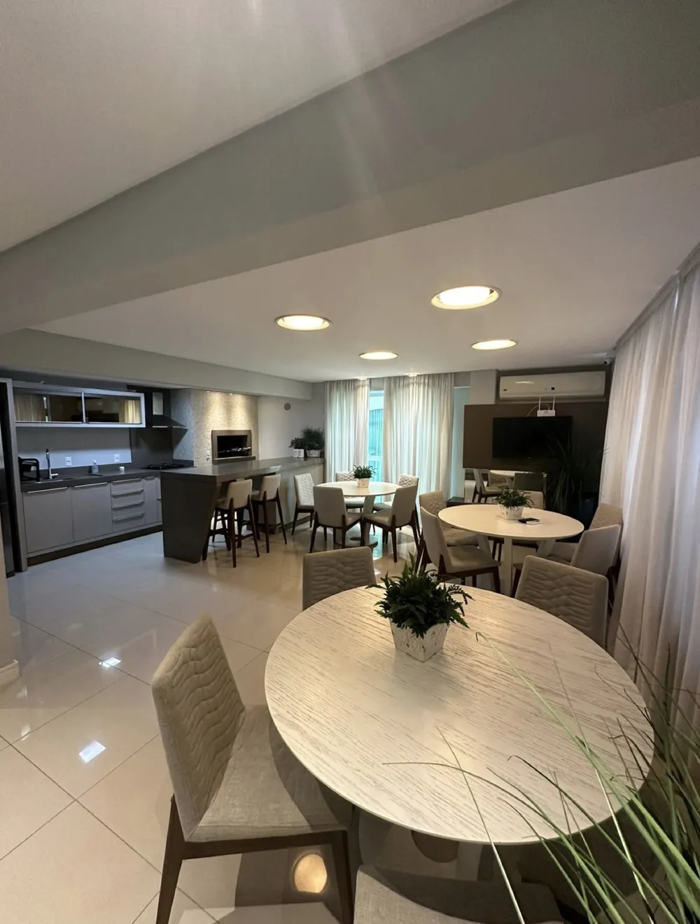 Apartamento 3 quartos para venda no bairro Meia Praia em Itapema