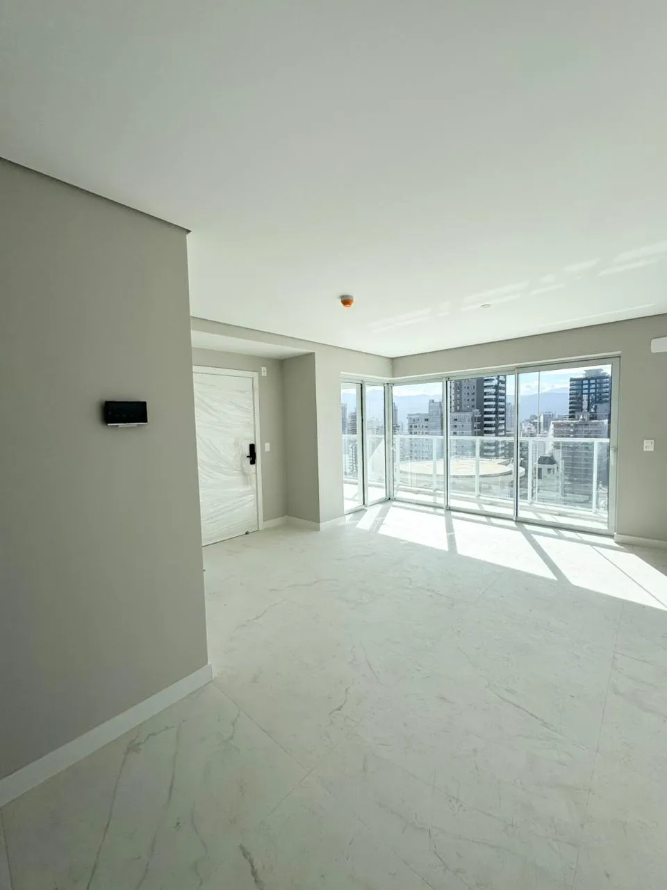 Apartamento para venda no bairro Meia Praia em Itapema