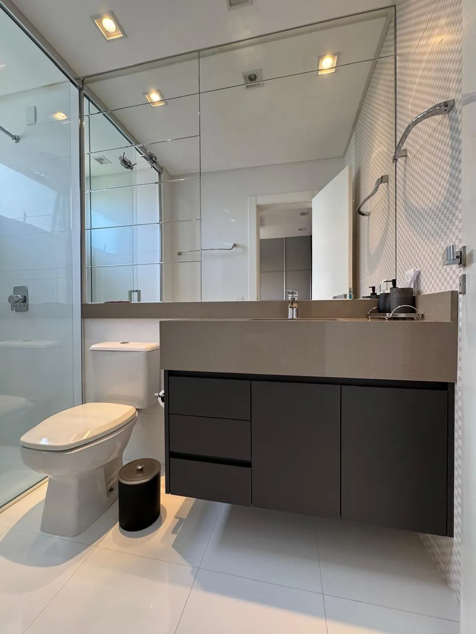 Apartamento para venda no bairro Meia Praia em Itapema