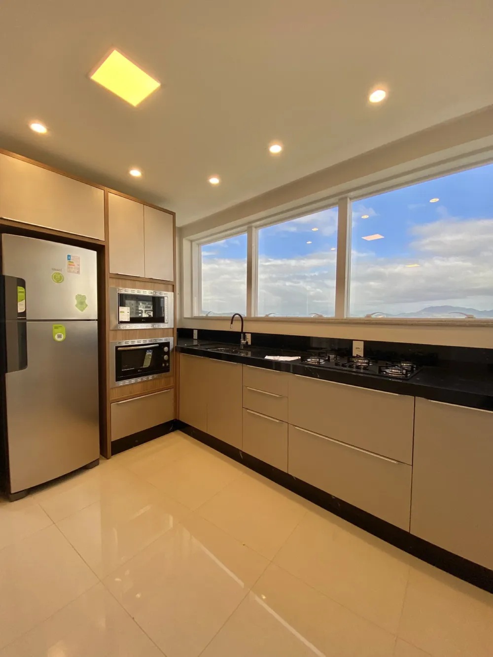 Apartamento para venda no bairro Meia Praia em Itapema