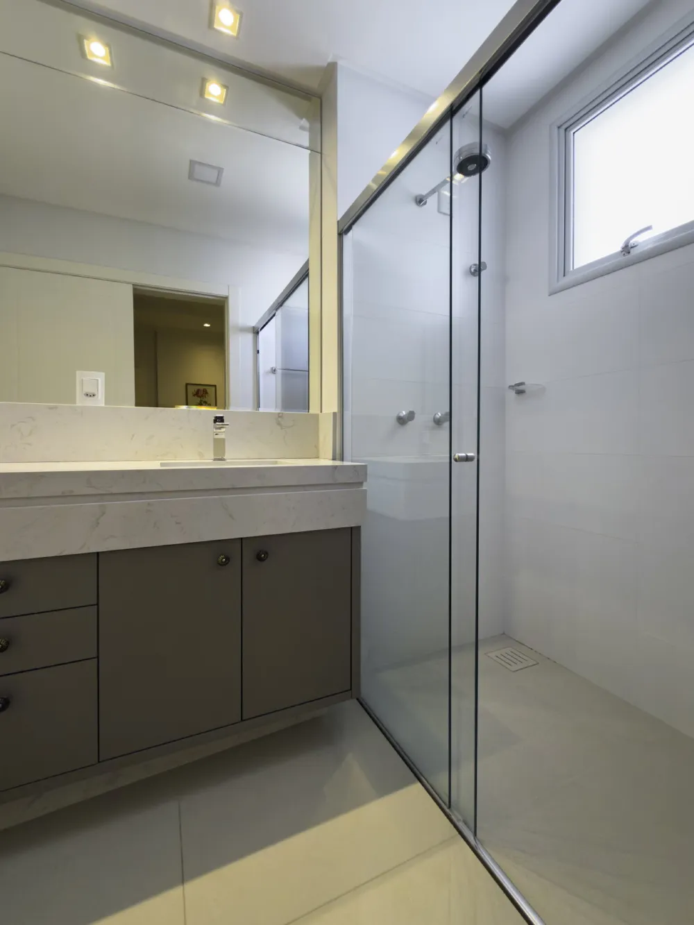 Apartamento para venda no bairro Meia Praia em Itapema