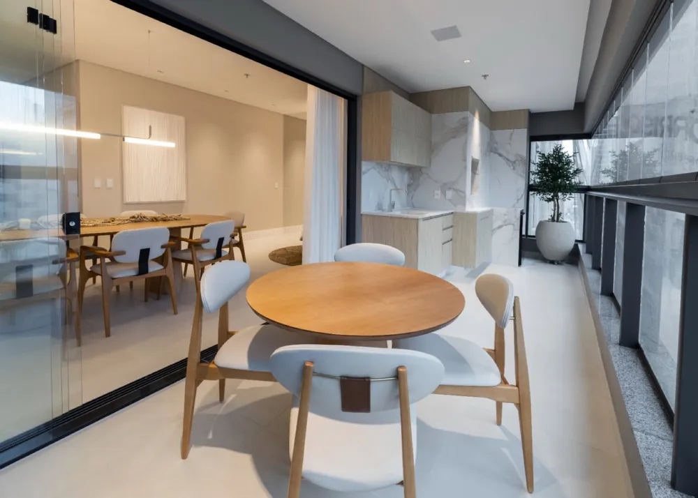 Apartamento para venda no bairro Meia Praia em Itapema