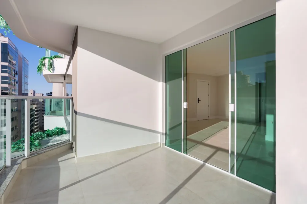 Apartamento para venda no bairro Meia Praia em Itapema