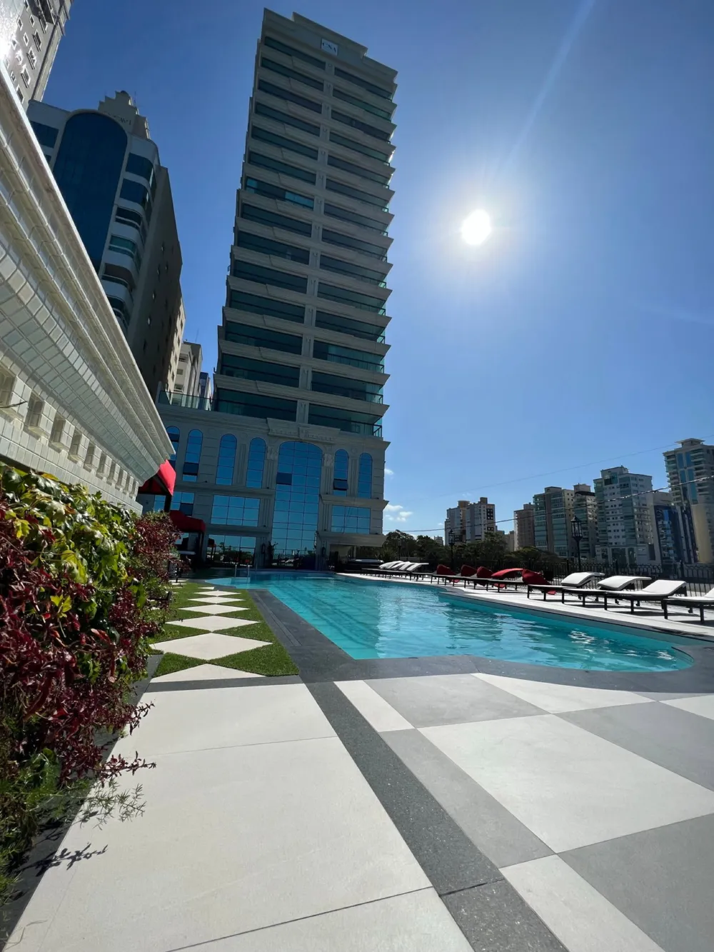 Apartamento para reserva no bairro Meia Praia em Itapema
