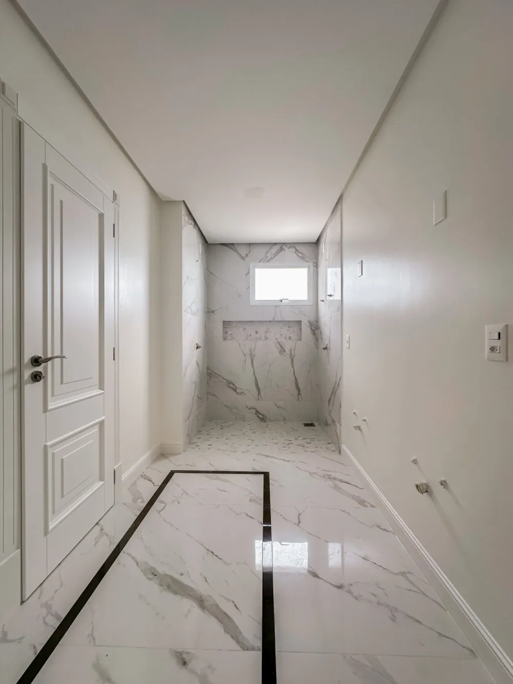 Apartamento para venda no bairro Meia Praia em Itapema
