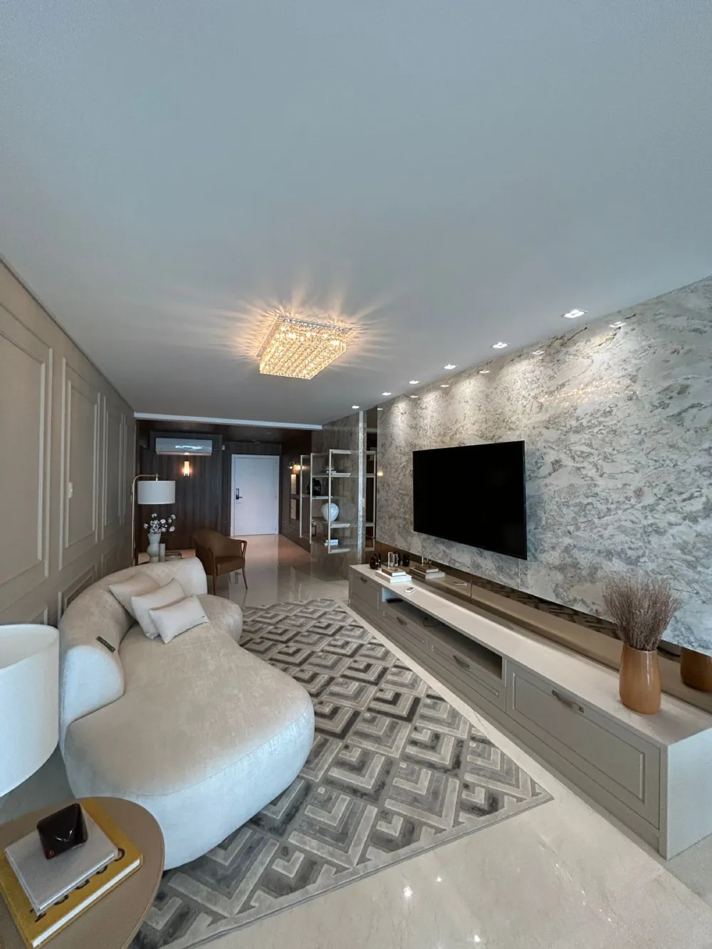 Apartamento para venda no bairro Meia Praia em Itapema