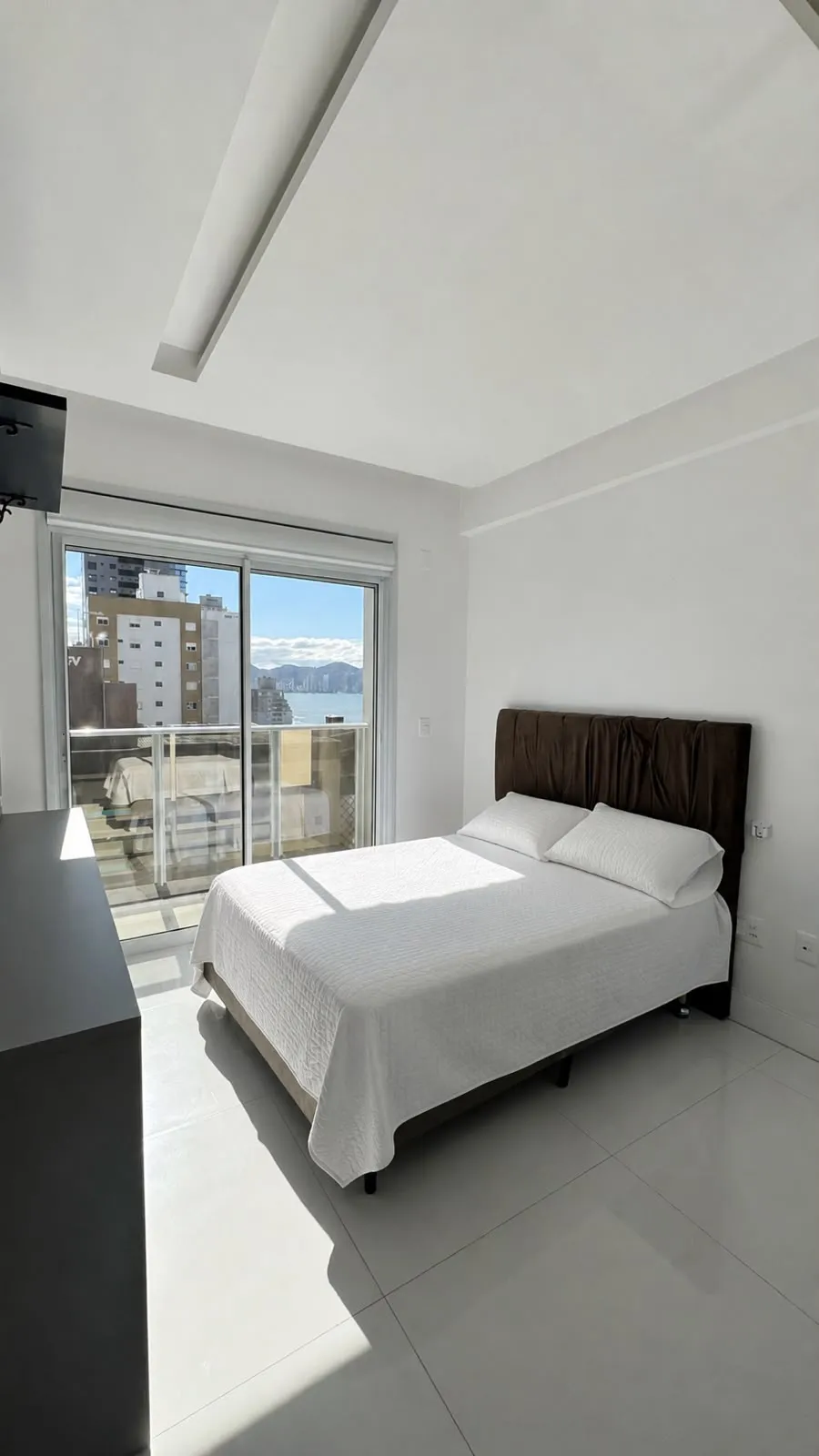 Apartamento para venda no bairro Meia Praia em Itapema