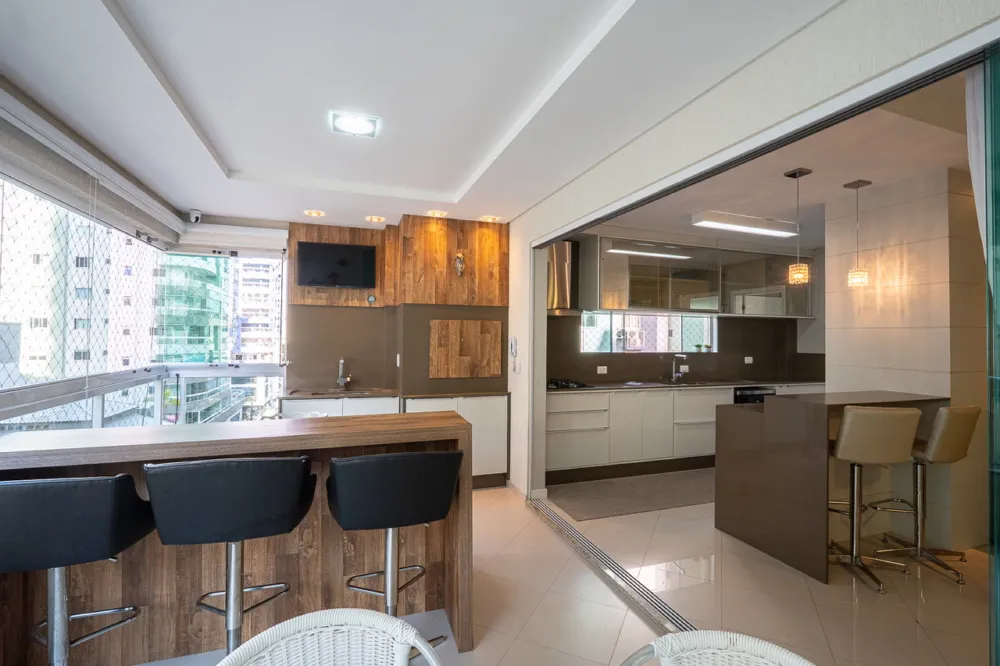Apartamento para venda no bairro Meia Praia em Itapema