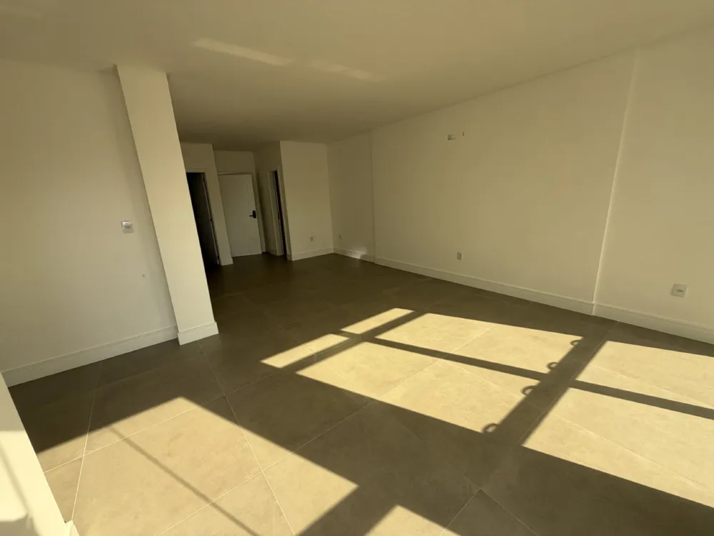 Apartamento para venda no bairro Meia Praia em Itapema