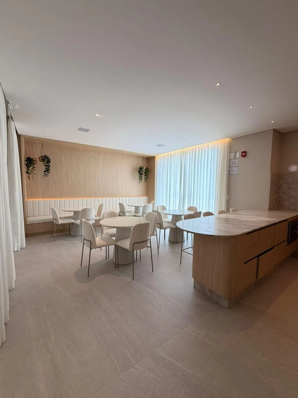 Apartamento para venda no bairro Meia Praia em Itapema