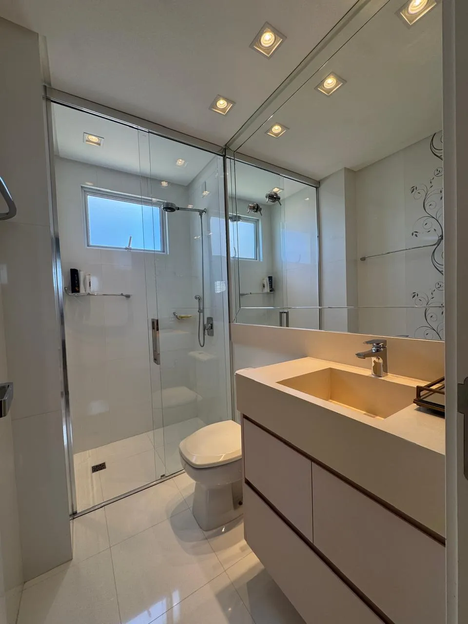 Apartamento para venda no bairro Meia Praia em Itapema