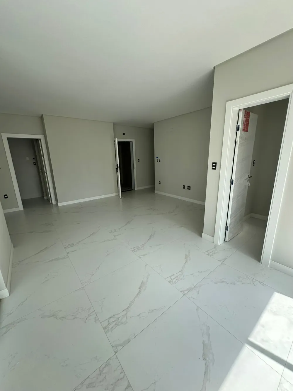 Apartamento para venda no bairro Meia Praia em Itapema