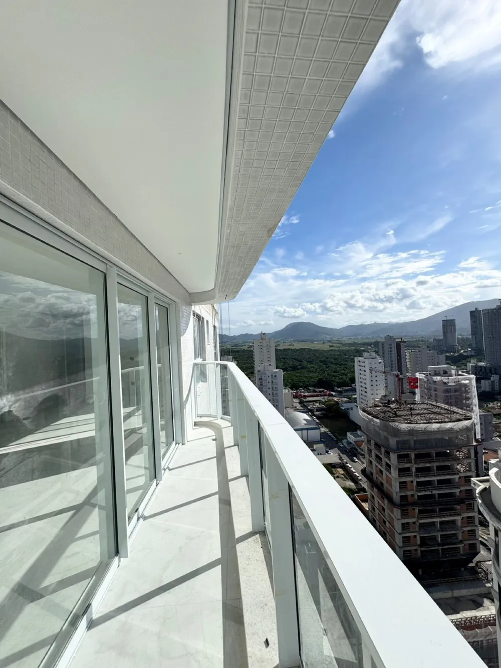 Apartamento para venda no bairro Meia Praia em Itapema