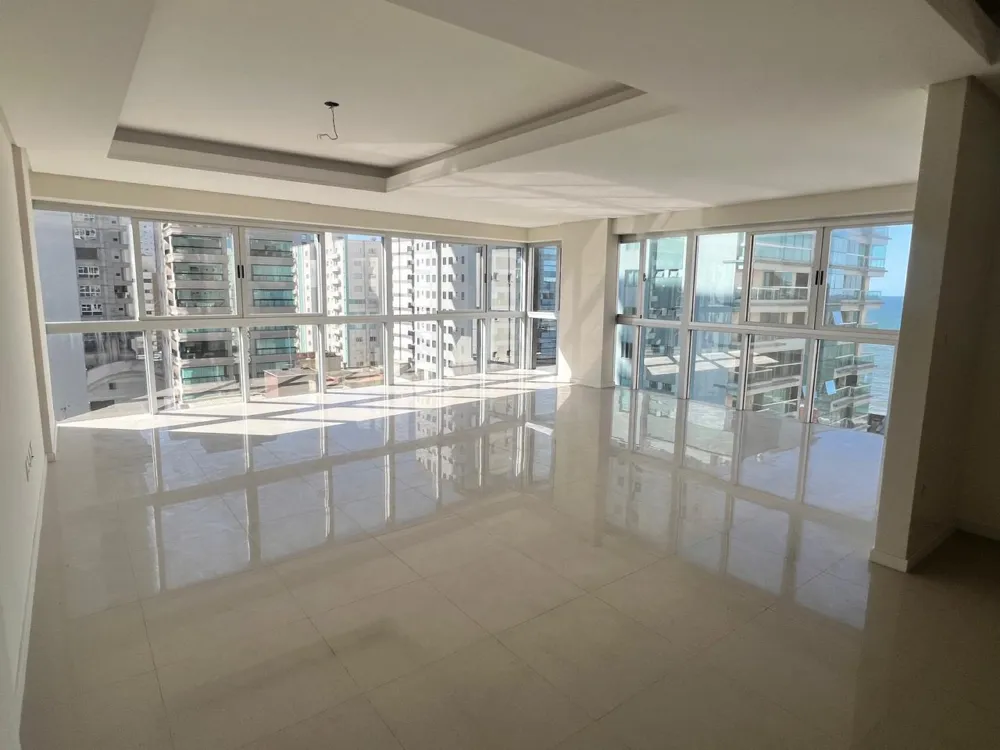 Apartamento para venda no bairro Meia Praia em Itapema