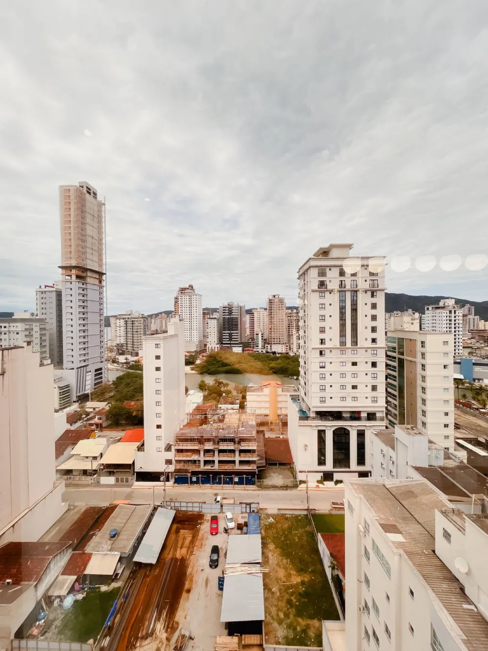 Apartamento para venda no bairro Meia Praia em Itapema