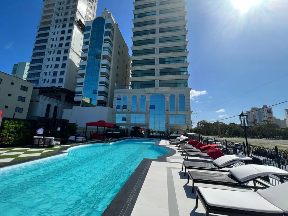 Apartamento para reserva no bairro Meia Praia em Itapema