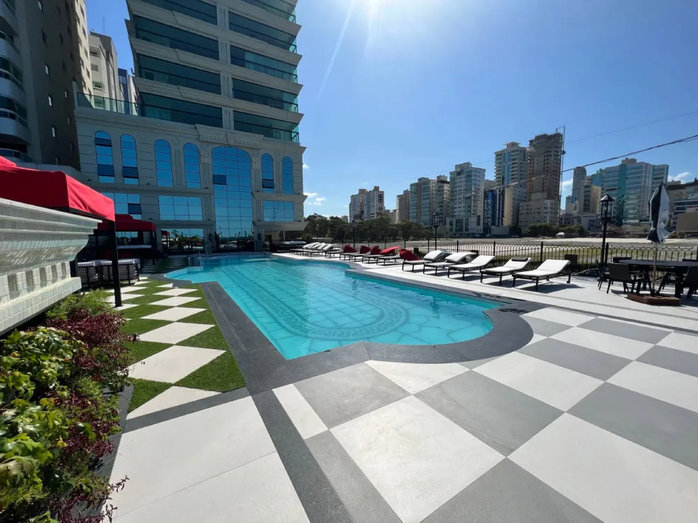 Apartamento para reserva no bairro Meia Praia em Itapema