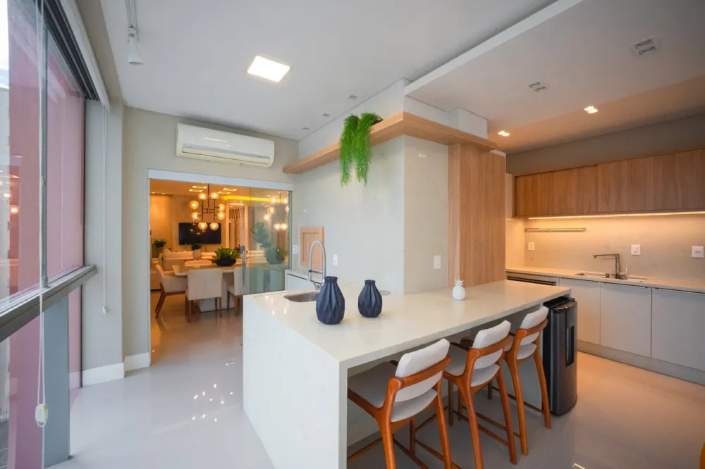 Apartamento para venda no bairro Meia Praia em Itapema