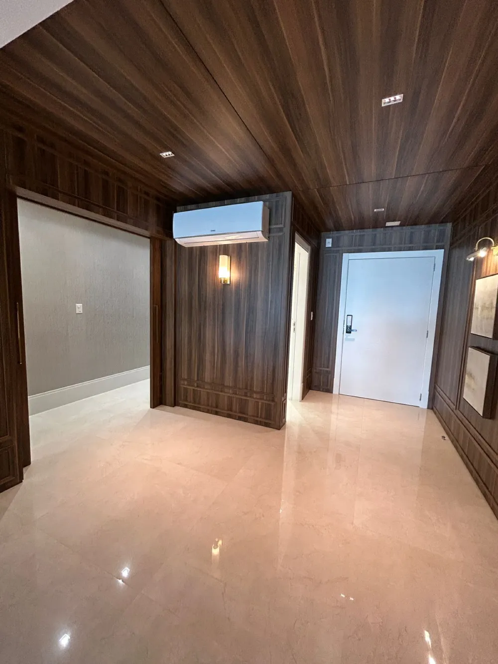 Apartamento para venda no bairro Meia Praia em Itapema