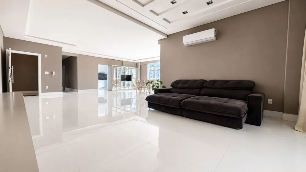 Apartamento para venda no bairro Meia Praia em Itapema