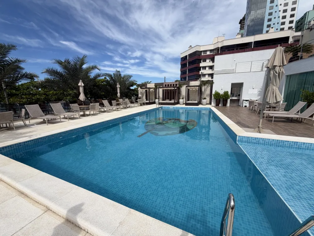 Apartamento para venda no bairro Meia Praia em Itapema