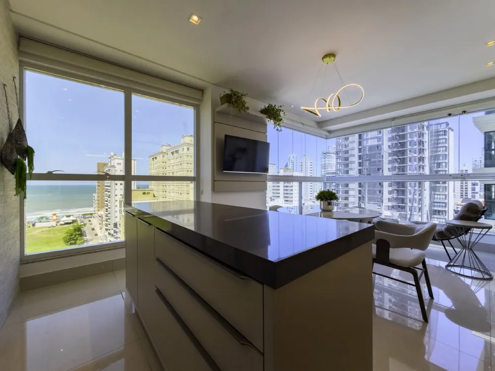 Apartamento para venda no bairro Meia Praia em Itapema