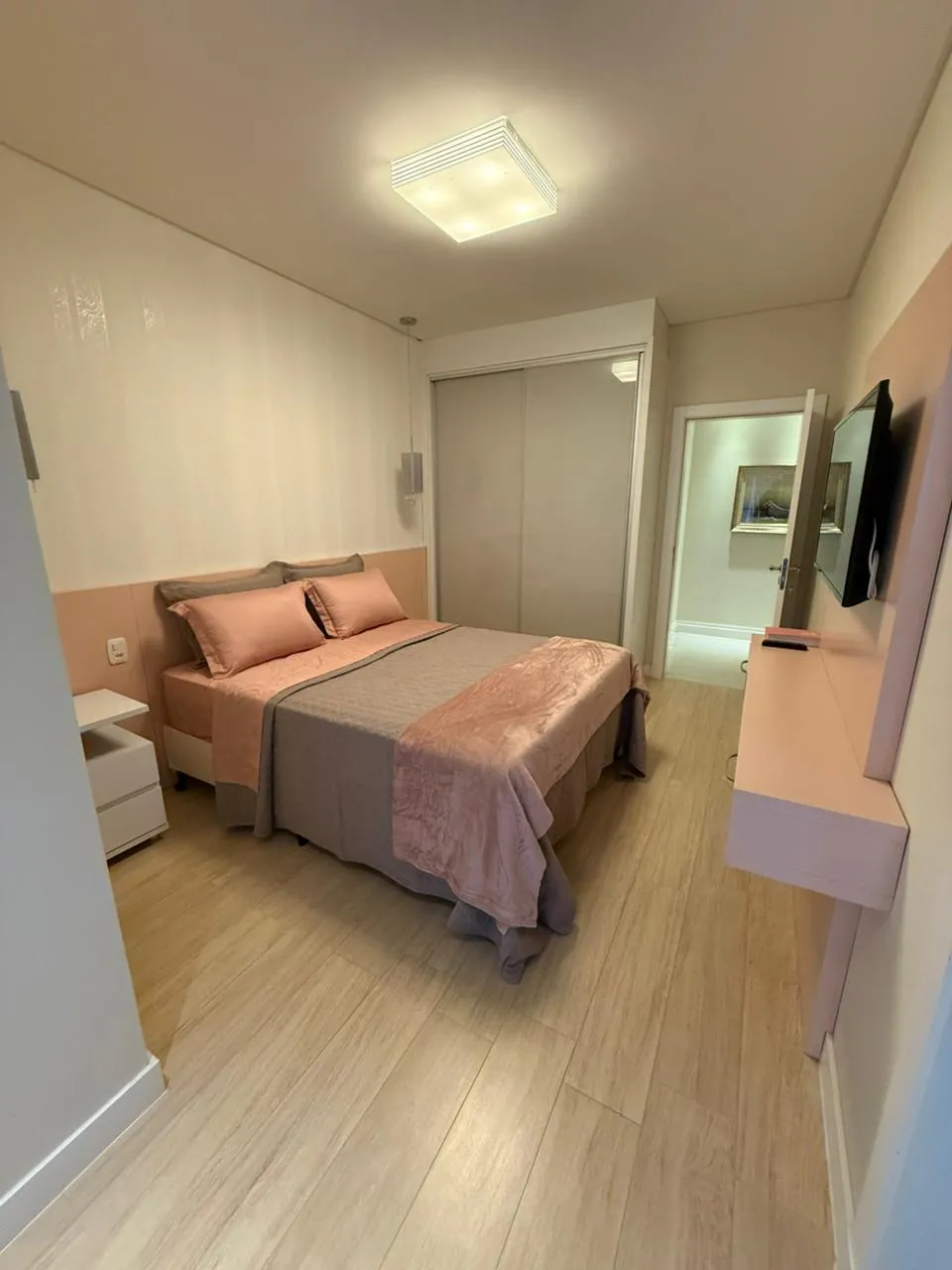 Apartamento para venda no bairro Meia Praia em Itapema